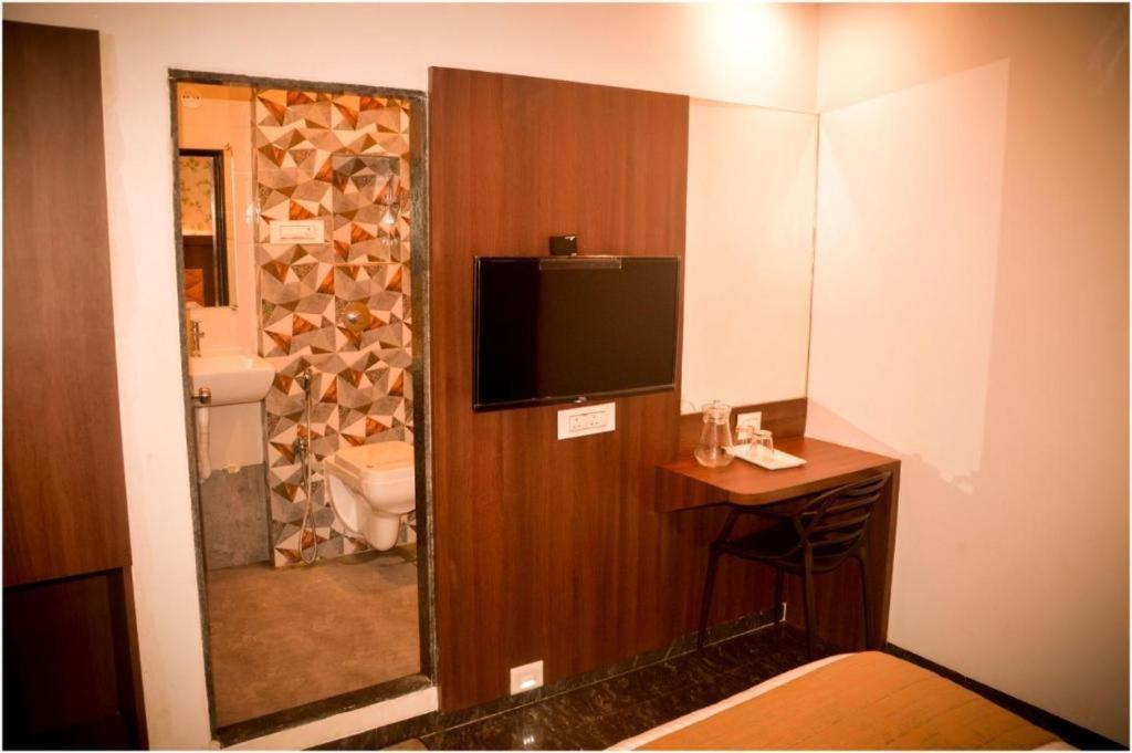 Glitz Hotels The Ar Residency - Nr Thane Railway Station ภายนอก รูปภาพ