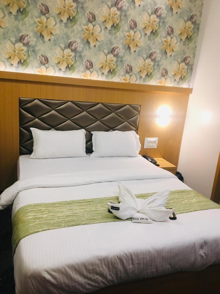 Glitz Hotels The Ar Residency - Nr Thane Railway Station ภายนอก รูปภาพ